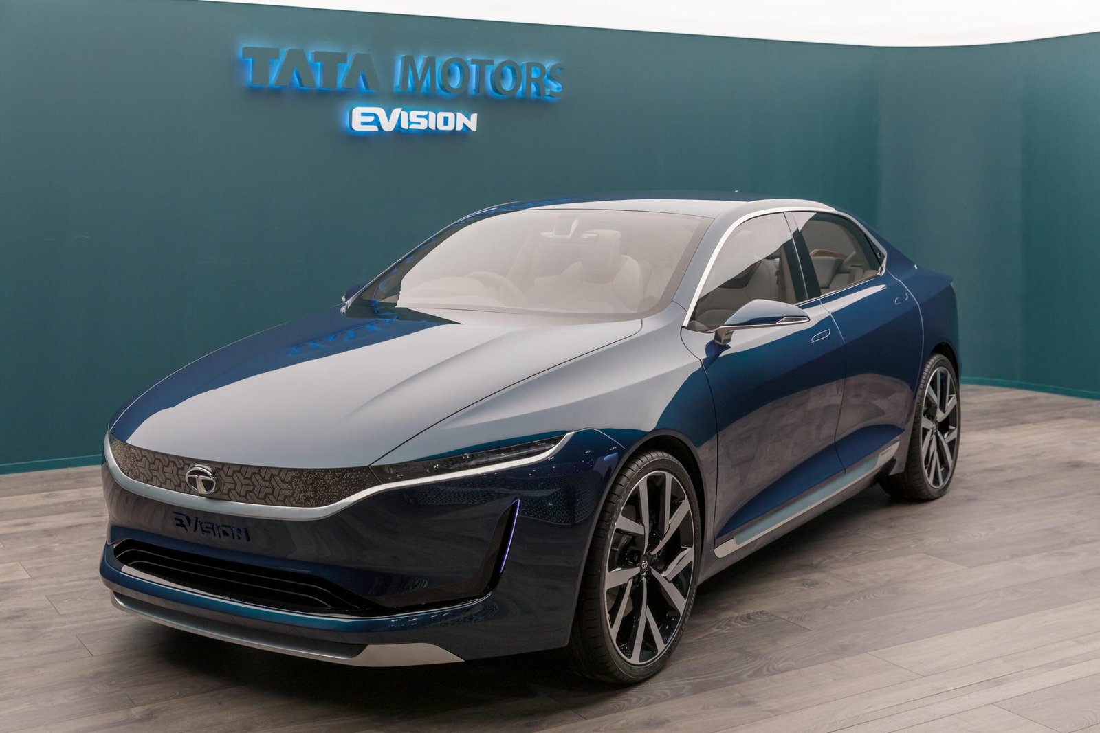 "Top 10 Electric Cars with the Fastest Charging Speeds According to Edmunds"