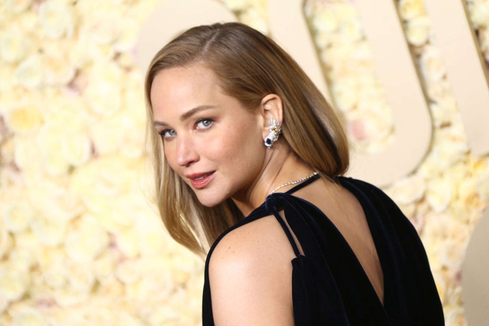 Jennifer Lawrence's Hilarious Moment at 2024 Golden Globes and Emma Stone's Win