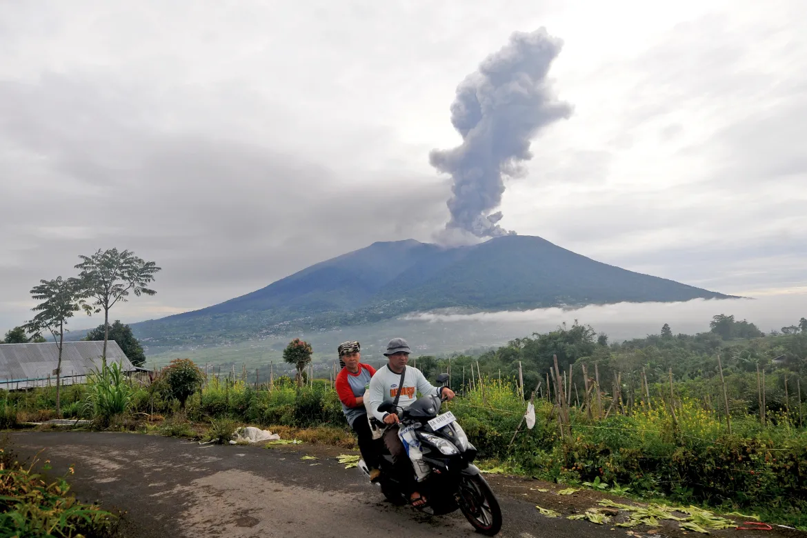 "Mount Marapi Erupts Again: Indonesia Grapples with Second Volcanic Activity